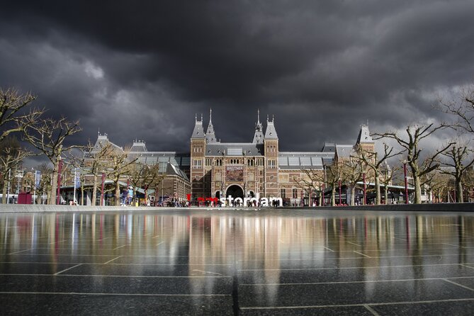 Amsterdam Scavenger Hunt and Highlights Self Guided Audio Tour - Beurs van Berlage and Dam Square