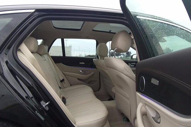 Amsterdam Schiphol Airport (AMS) to Amsterdam - Arrival Private Transfer - Who should book this airport transfer?