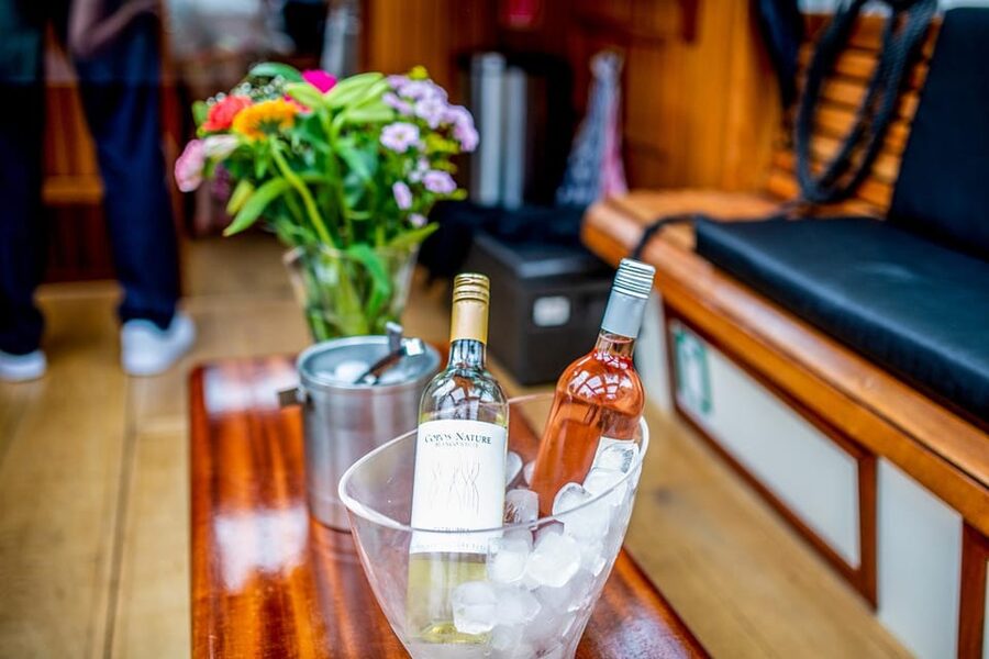 Amsterdam: Small-Group Canal Cruise incl. Drinks and Snacks - Key points to know before you book