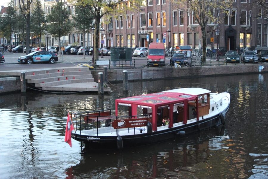 Amsterdam: Small-Group Canal Cruise incl. Drinks and Snacks - The canal belt and Prinsengracht