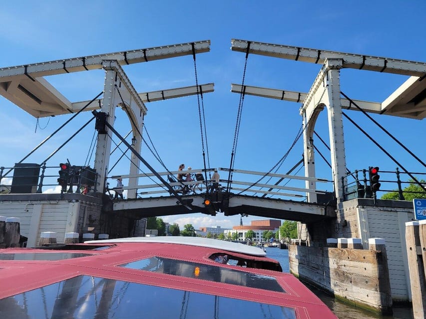 Amsterdam: Small-Group Canal Cruise incl. Drinks and Snacks - Weesperbuurt and the maritime area