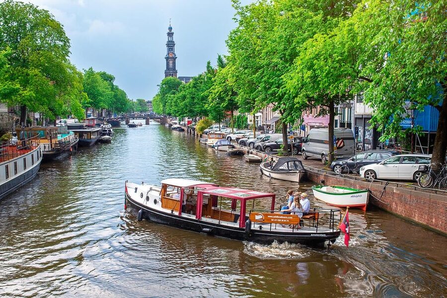 Amsterdam: Small-Group Canal Cruise incl. Drinks and Snacks - Starting beside the Westerkerk