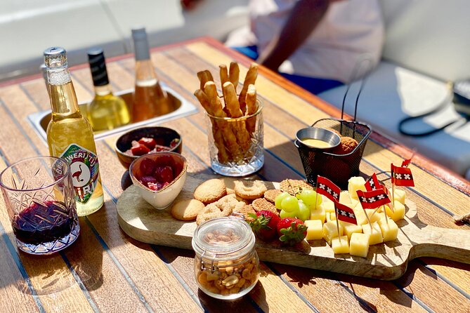 Amsterdam Small-Group Canal Cruise Including Snacks and Drinks - Daylight, evening lights, and cold-weather planning