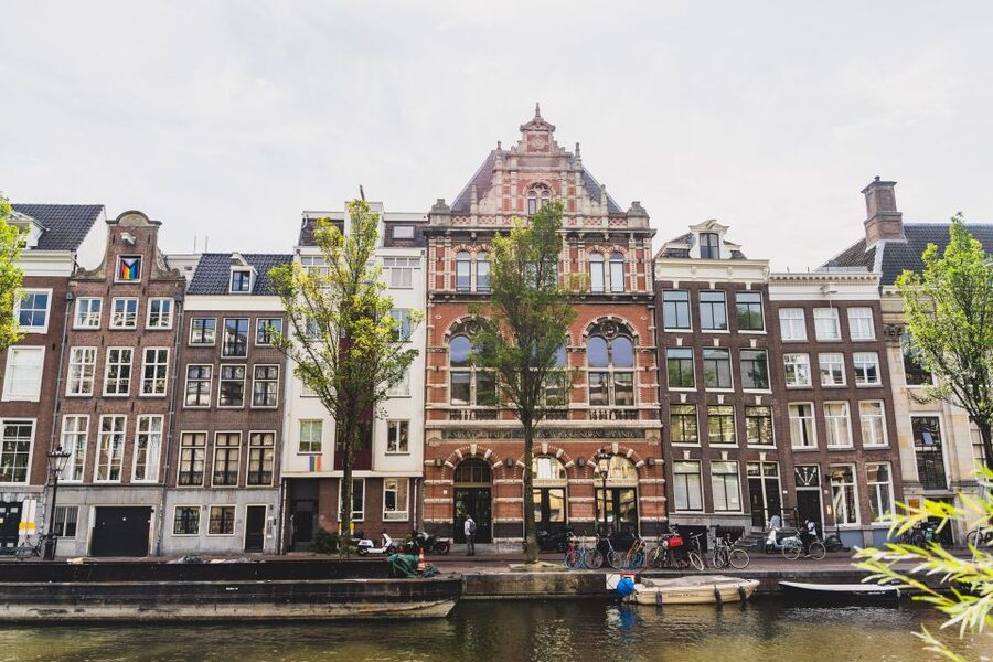 Amsterdam Small-Group Walking Tour - What the guide adds to the experience
