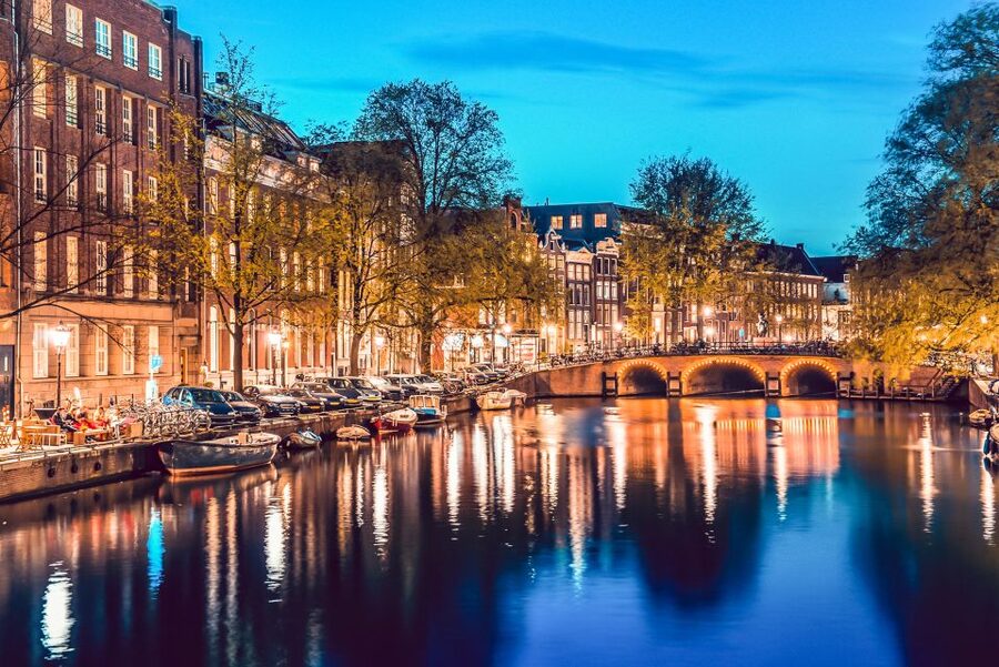 Amsterdam: Smoke and Lounge City Boat Cruise - Should You Book the Buddha Lounge Boat?