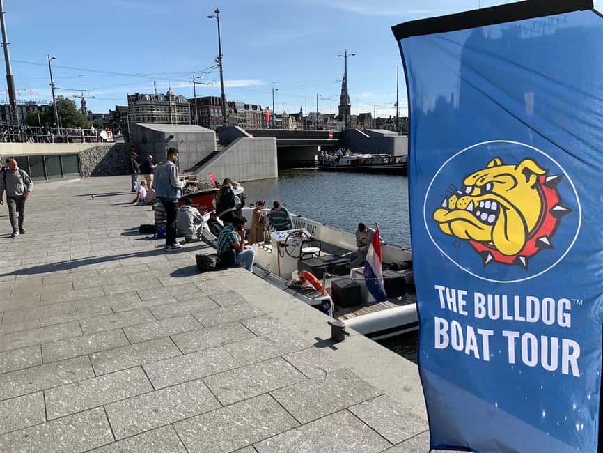 Amsterdam: The Bulldog Boat Smoke and Booze Cruise - A one-hour view of Amsterdam