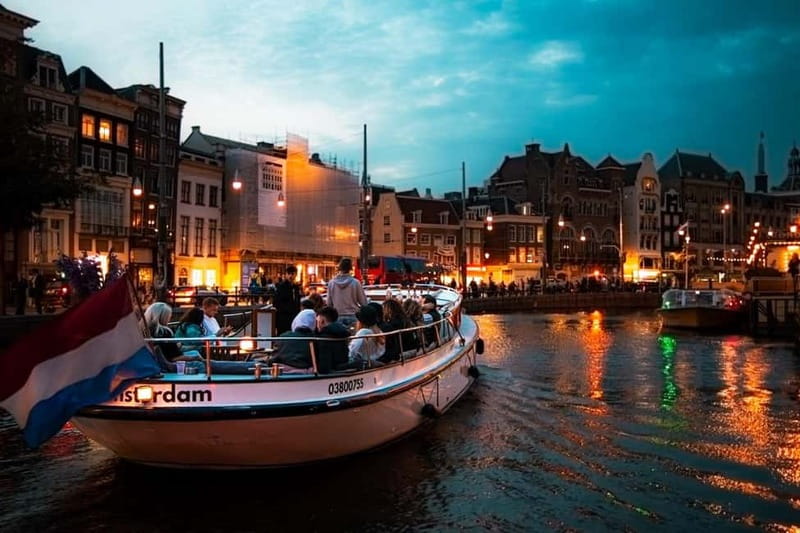 Amsterdam: The Bulldog Boat Smoke and Booze Cruise - Drinks, snacks, and smoking rules