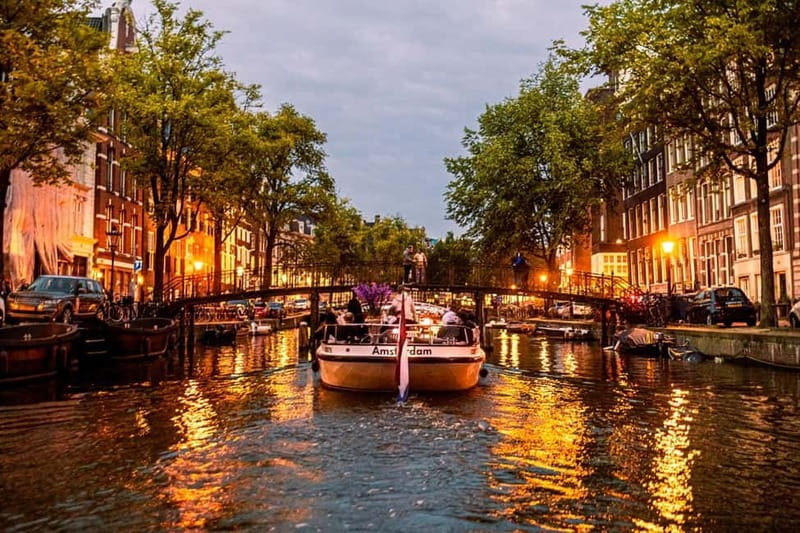 Amsterdam: The Bulldog Boat Smoke and Booze Cruise - Daylight, sunset, or evening departure