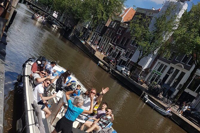 Amsterdam The Bulldog Boat Smoke Friendly Cruise + 2 drinks - Daylight or evening: pick the mood you want