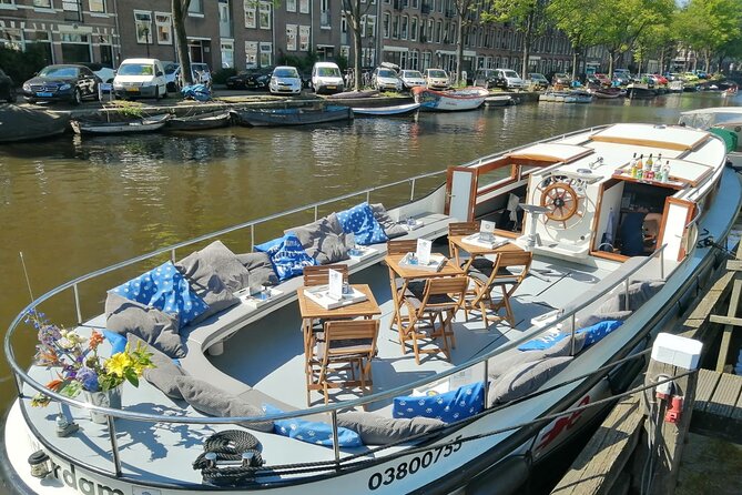 Amsterdam The Bulldog Boat Smoke Friendly Cruise + 2 drinks - Who will enjoy this most?