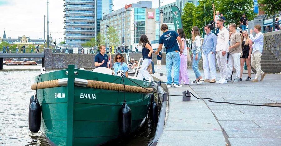 Amsterdam: The Newest Canal Cruise with Drink Option - Why a canal cruise is a smart first look at Amsterdam