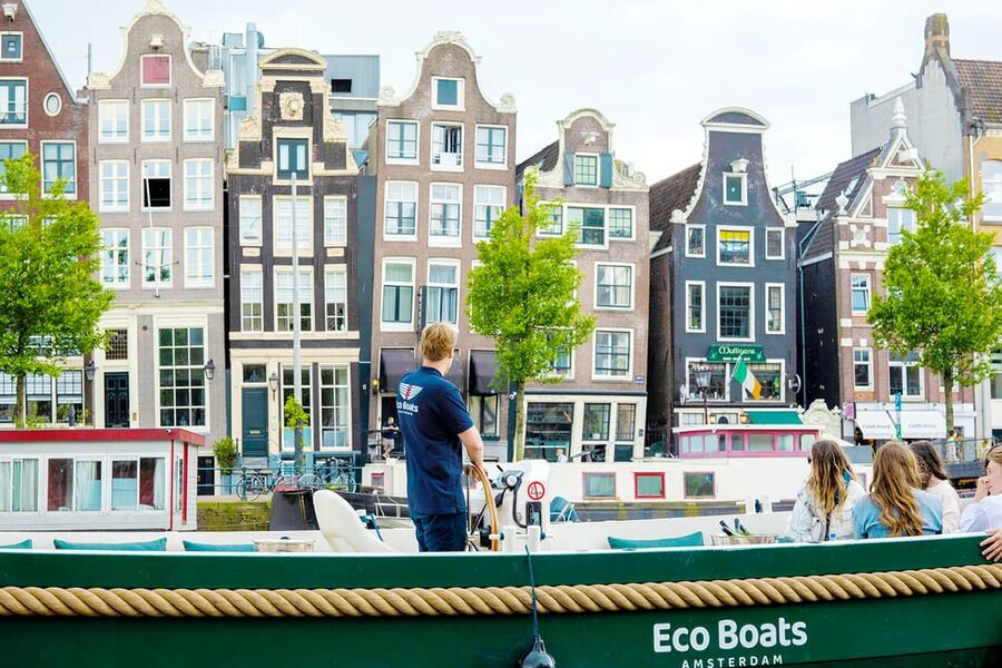 Amsterdam: The Newest Canal Cruise with Drink Option - Language, guiding, and the human touch