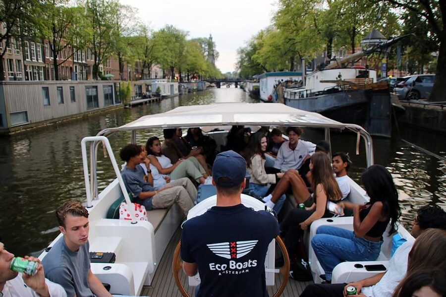 Amsterdam: The Newest Canal Cruise with Drink Option - Finding the boats beside Central Station