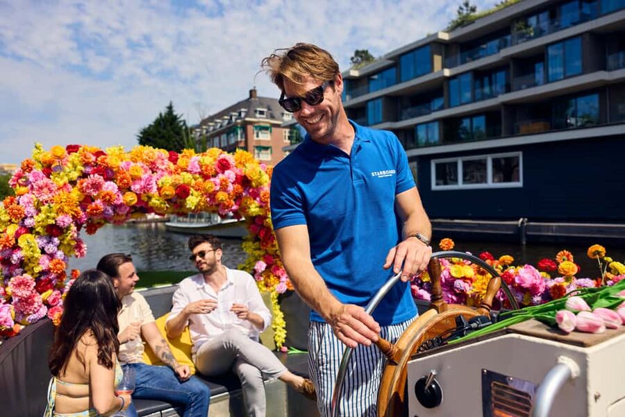 Amsterdam: The Original Flower Boat with Local Guide and Bar - Why the Flower Boat feels different from a standard canal cruise