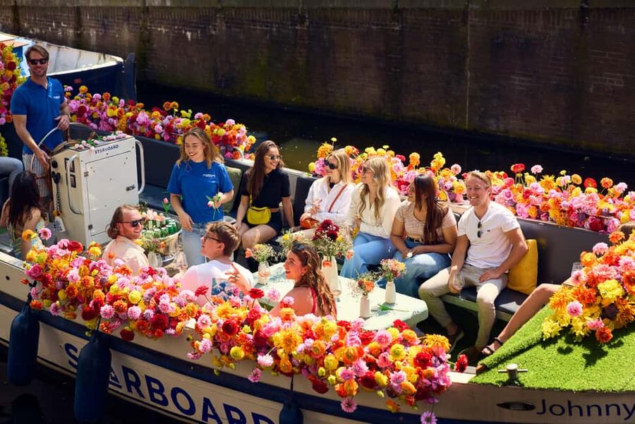 Amsterdam: The Original Flower Boat with Local Guide and Bar - Seven Bridges gives you a classic Amsterdam photo
