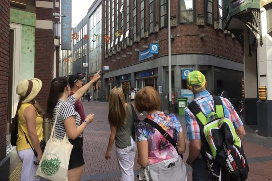 Amsterdam: The Story of History & Culture Walking Tour - Photo stops and details worth noticing