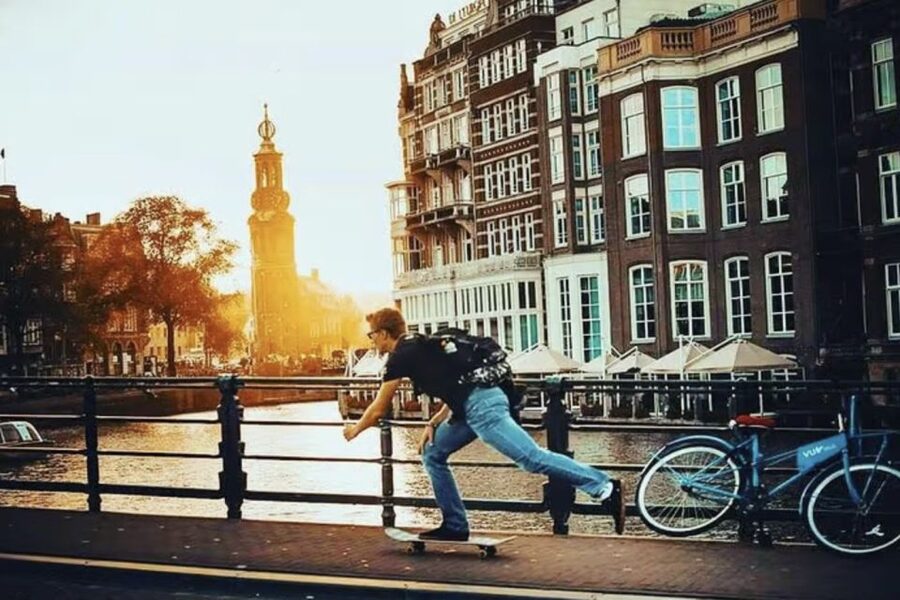 Amsterdam: The Story of History & Culture Walking Tour - What the $37 price includes