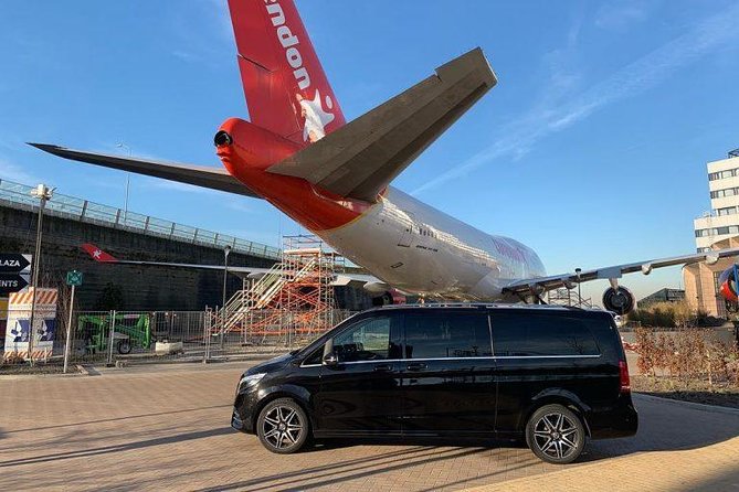Amsterdam to Schiphol Airport Transfer Comfort & service. - Comfort, privacy, and the small details