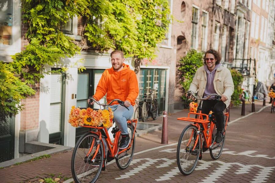 Amsterdam: Top Highlights Guided Bike Tour EN/DE/ES/FR/IT/CN - Meeting the group near Central Station