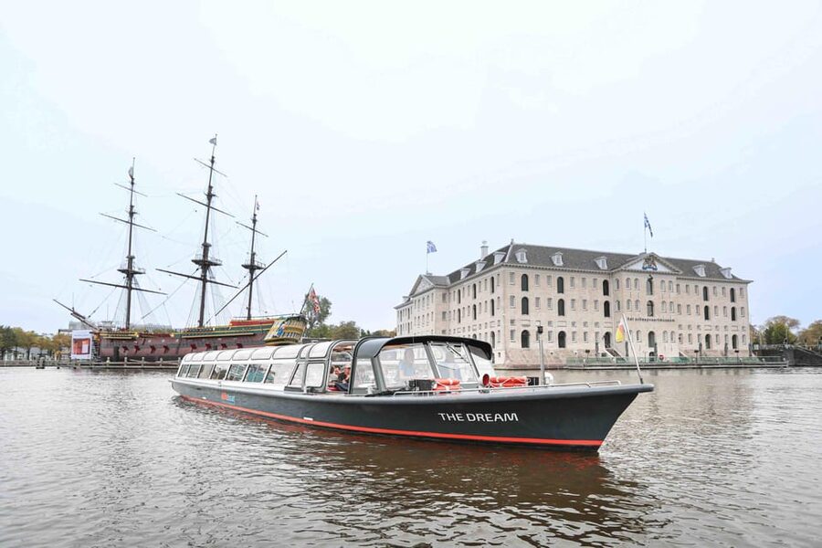 Amsterdam: Traditional Canal Cruise with Bar on Board - Why Amsterdam’s canals are worth an hour of your time