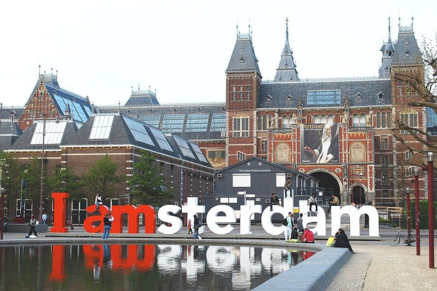 Amsterdam: Van Gogh Museum Masterpieces Tour up to 8 guests - What the small group changes