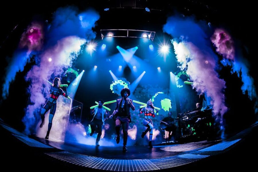 Amsterdam: VEGAS Dinner Show with 3-Course Sharing Menu - Booking, cancellation, and timing tips