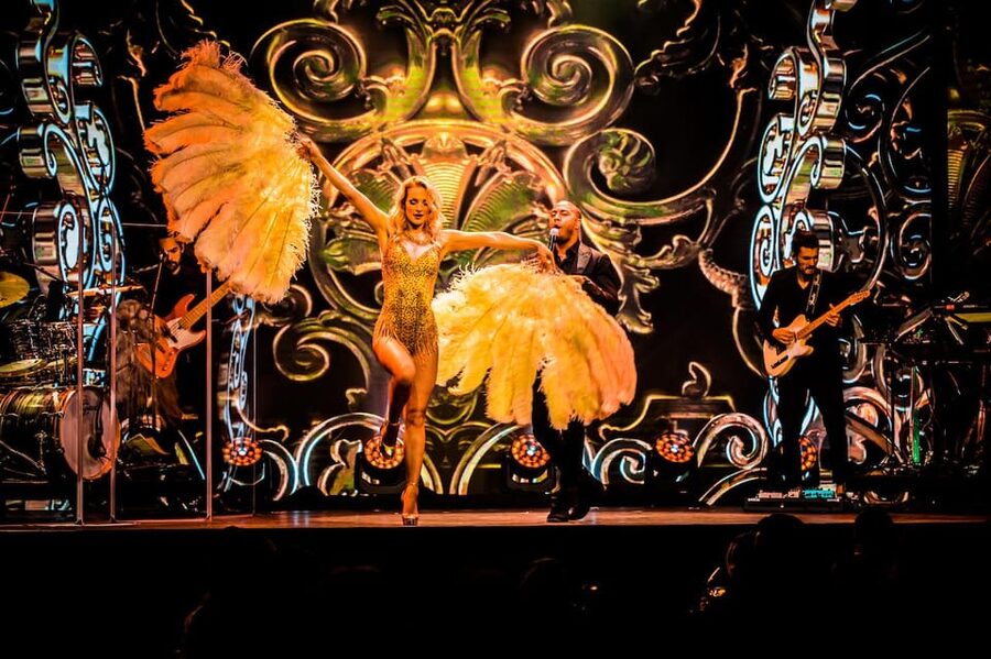 Amsterdam: VEGAS Dinner Show with 3-Course Sharing Menu - Service issues worth keeping in mind