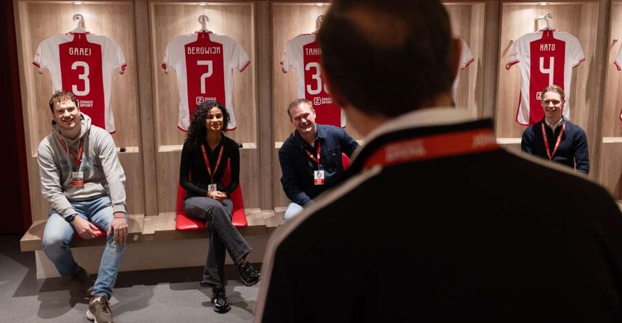 Amsterdam: VIP Johan Cruijff ArenA Tour with Drink and Scarf - A drink in the skybox