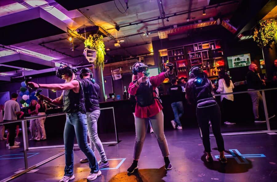 Amsterdam: VR Starter Pack with 6 Tokens - Friendly Instructions for First-Time Players