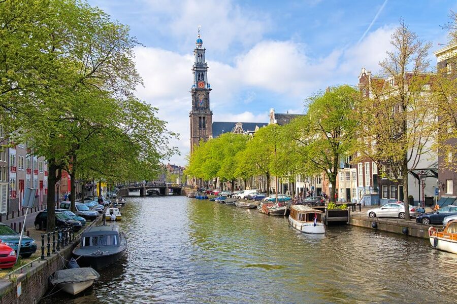 Amsterdam Walking Tour and Canal Cruise - Dam Square and the city’s main symbols