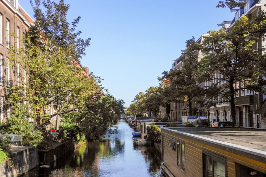 Amsterdam Walking Tour and Canal Cruise - The museum area without a museum ticket