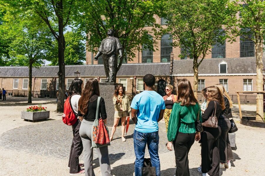 Amsterdam: Walking Tour, Jewish Museum & Synagogue Tickets - Inside the Jewish Cultural Quarter
