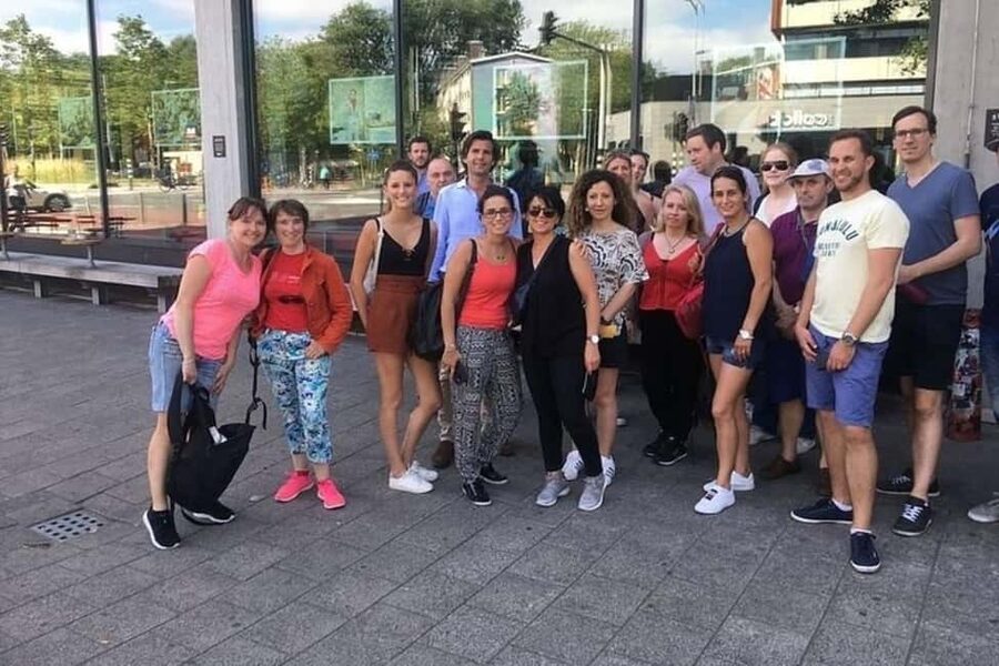 Amsterdam: Walking Tour of Historic Center - What the guide adds to two hours