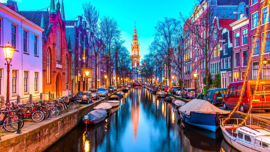 Amsterdam Walking Tour with a Local - Seven Languages and a More Comfortable Conversation