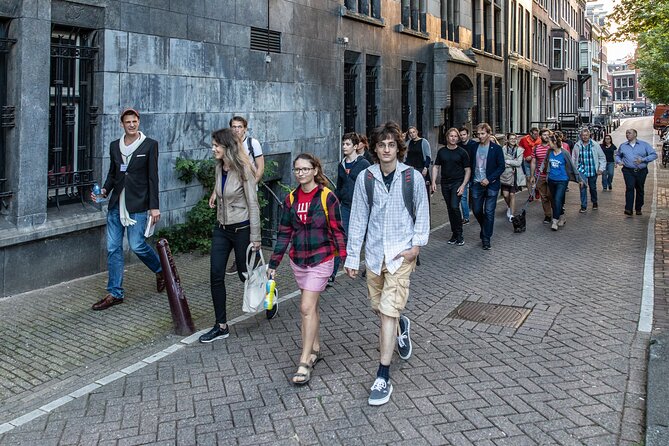 Amsterdam Walking Tour with a local comedian as guide - What the small group changes