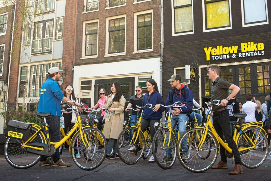 Amsterdam: Waterland District Countryside Villages Bike Tour - A 30-minute break at Hotel-Cafe De Zwaan