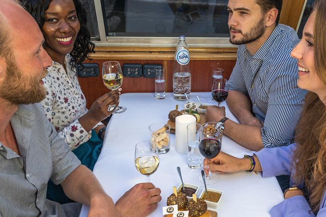 Amsterdam: Wine and Cheese Evening Cruise - Checking in at Prins Hendrikkade 25