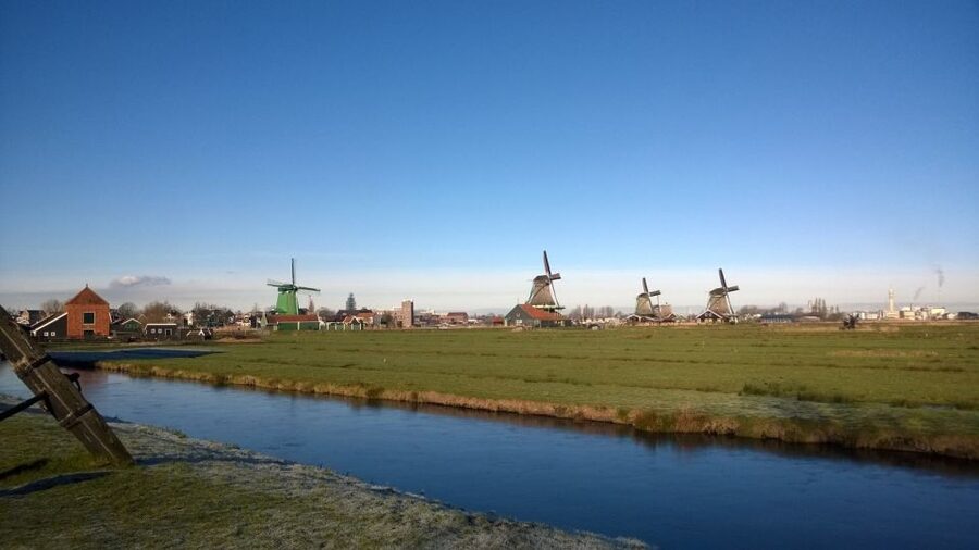 Amsterdam: Zaanse Schans 3-Hour Small Group Tour - Entering a working windmill