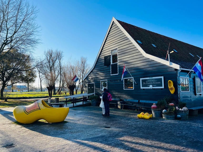 Amsterdam: Zaanse Schans and Giethoorn Day Trip with Cruise - How the guides shape the day