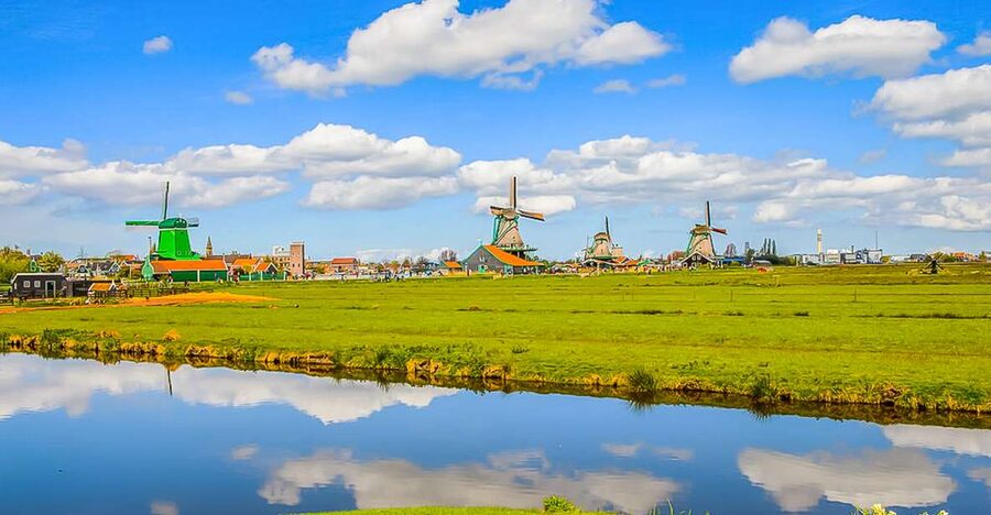 Amsterdam: Zaanse Schans, Edam, Volendam & Marken Bus Tour - Wooden shoes made the old-fashioned way