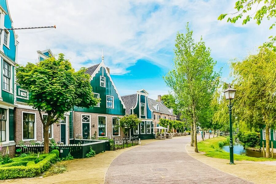 Amsterdam: Zaanse Schans, Edam, Volendam & Marken Bus Tour - The guide can shape the whole day
