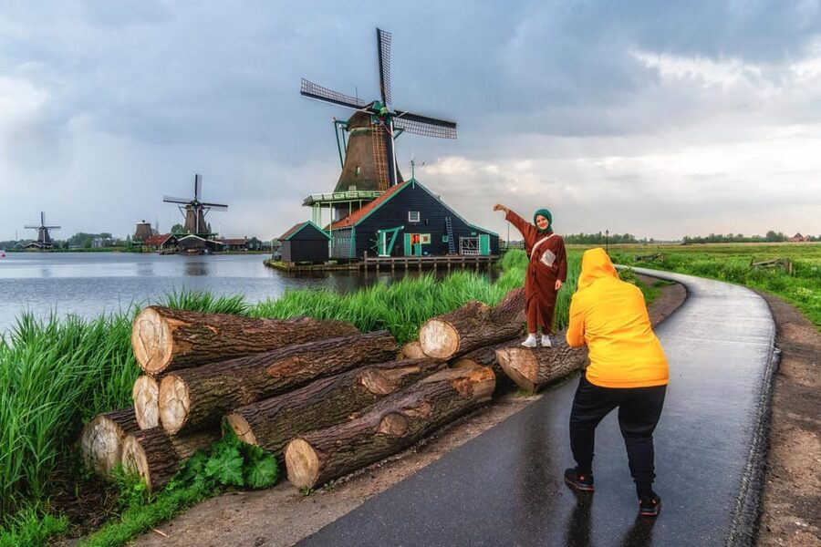 Amsterdam: Zaanse Schans, The Hague & Rotterdam Tour - Starting at Aloha Bowling in Amsterdam