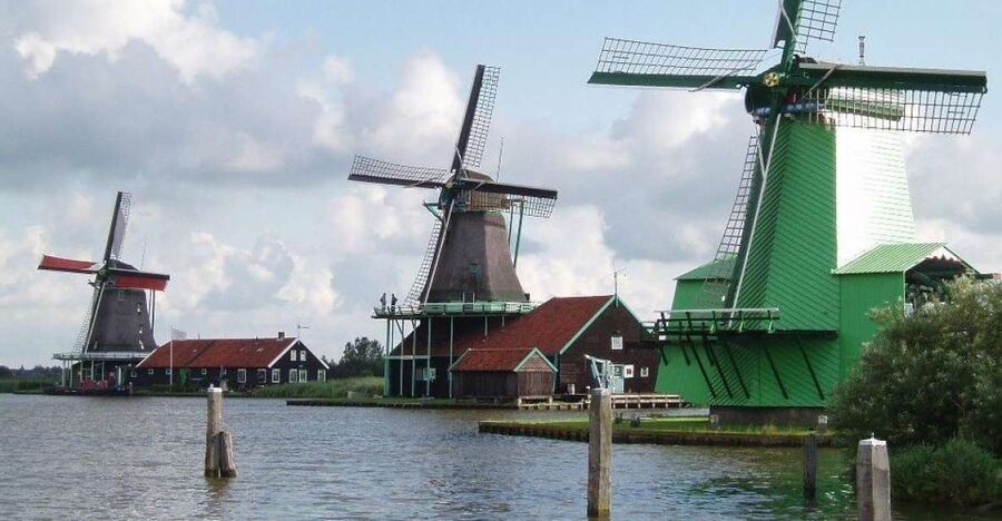 Amsterdam: Zaanse Schans Windmills Bike Tour with Guide - Getting from Amsterdam Centraal to the meeting point