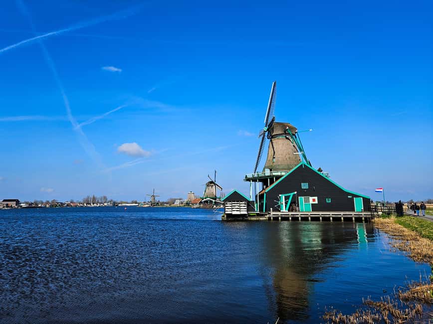 Amsterdam: Zaanse Schans windmills & Volendam Guided Tour - Meeting near Amsterdam Central Station