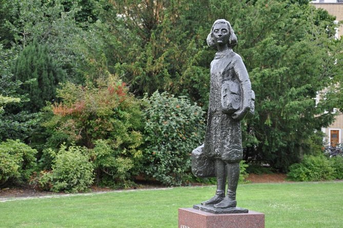 Anne Frank Private Bike Tour in Amsterdam - Spinoza Monument and De Schaduwkade