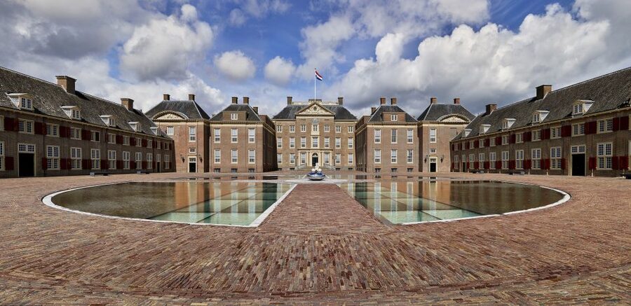 Apeldoorn: Het Loo Palace Entry Ticket - The roof and Queen Mary’s tea spot