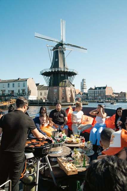 BBQ on Board Haarlem Cruise - The BBQ comes alive onboard