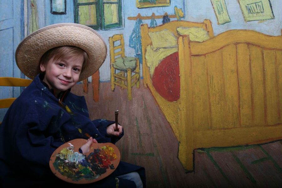 Become the Art you See! - Choosing the masterpiece and costume