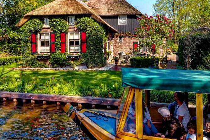 Best of Dutch Countryside: Giethoorn, Windmills, Secret Villages - Windmills and green houses at Zaanse Schans