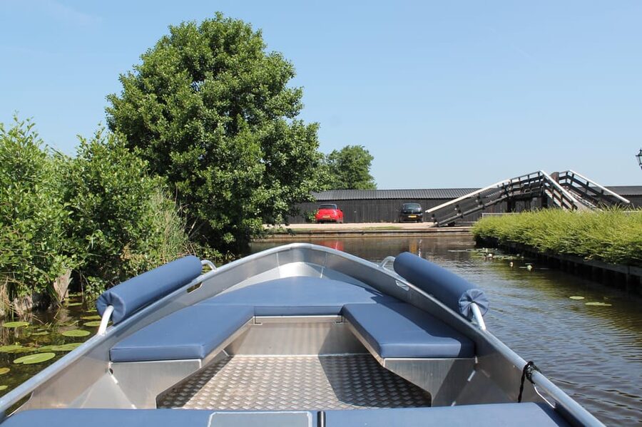 Boatrental 2 Hours 8 Person with Steeringwheel and cushions - Key points to know before you book